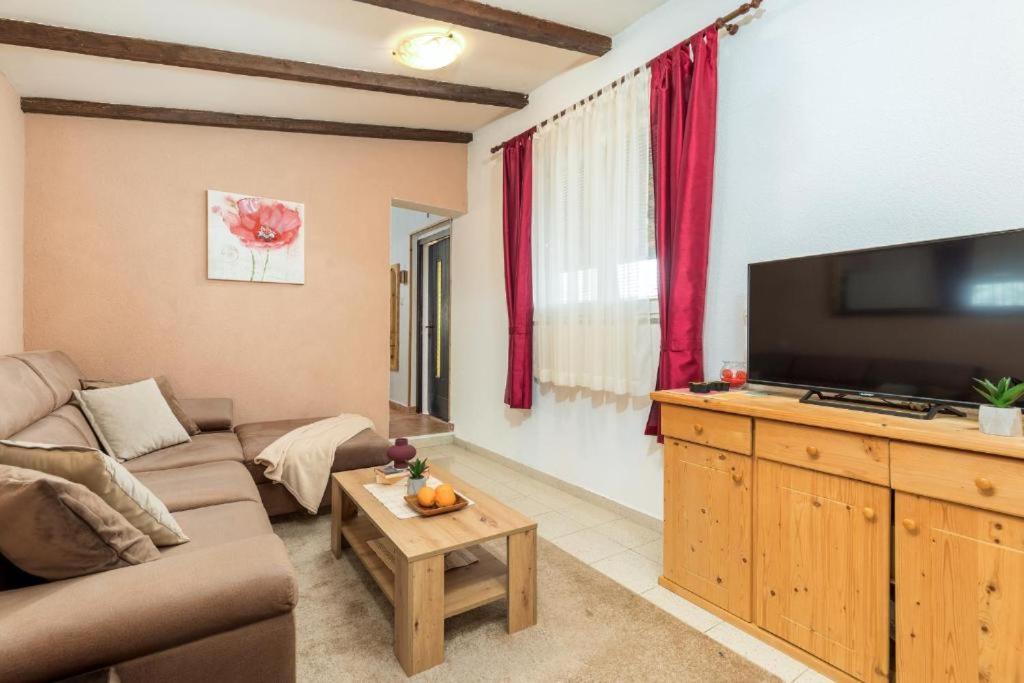 Apartment Mladenka Пула Экстерьер фото