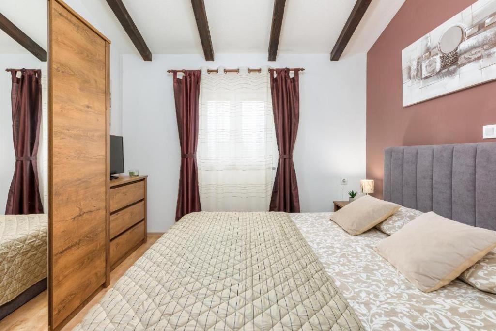 Apartment Mladenka Пула Экстерьер фото