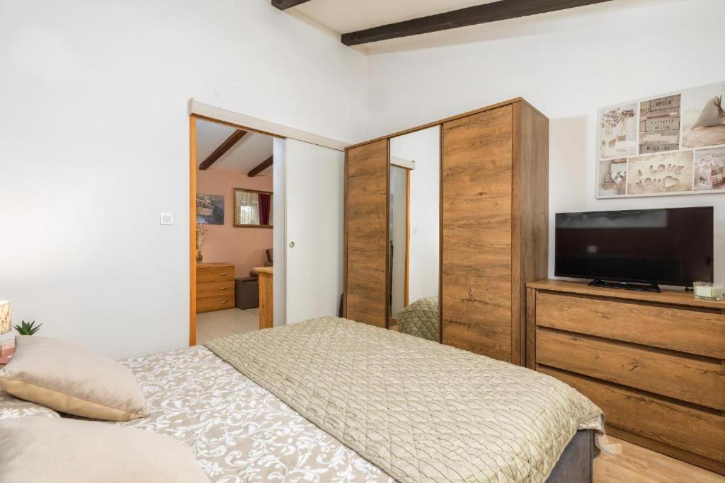 Apartment Mladenka Пула Экстерьер фото