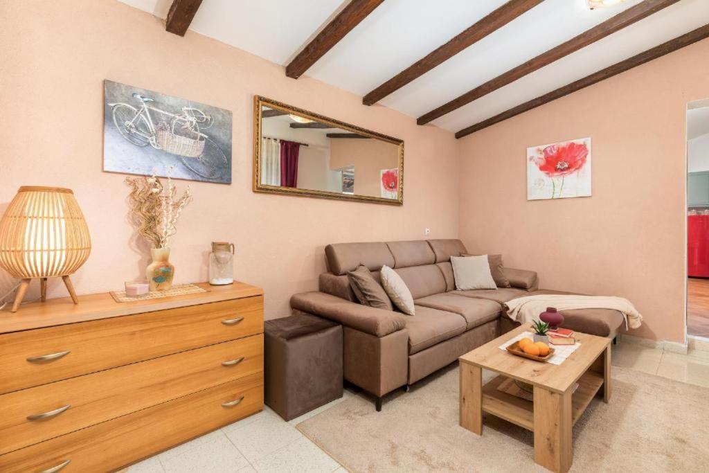Apartment Mladenka Пула Экстерьер фото