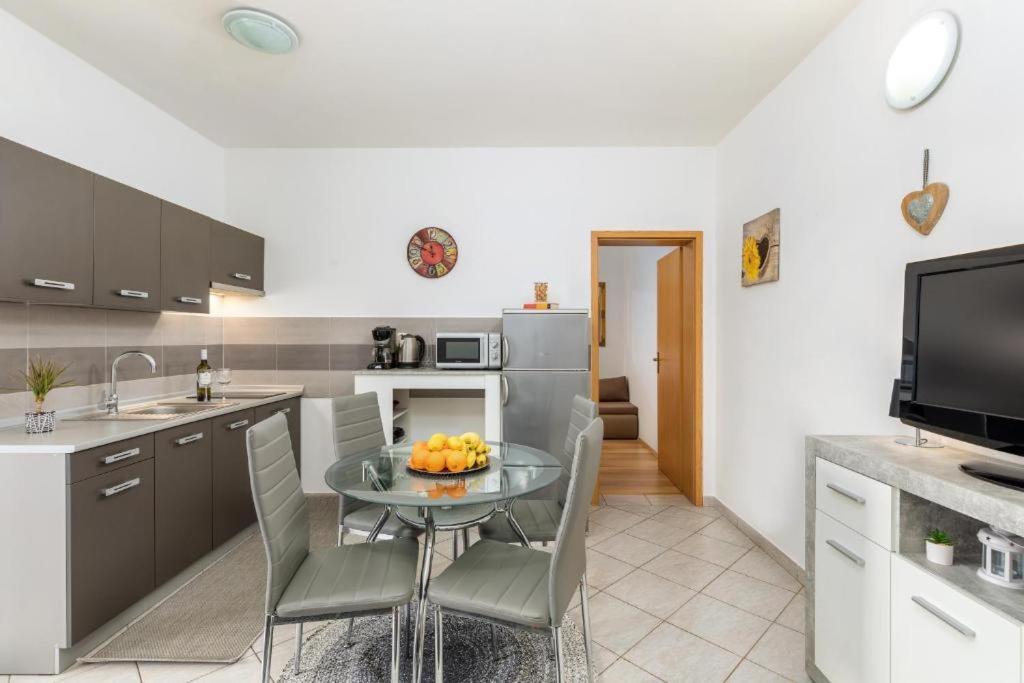 Apartment Mladenka Пула Экстерьер фото