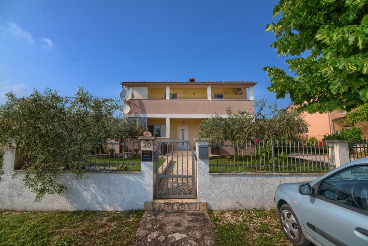Apartment Mladenka Пула Экстерьер фото