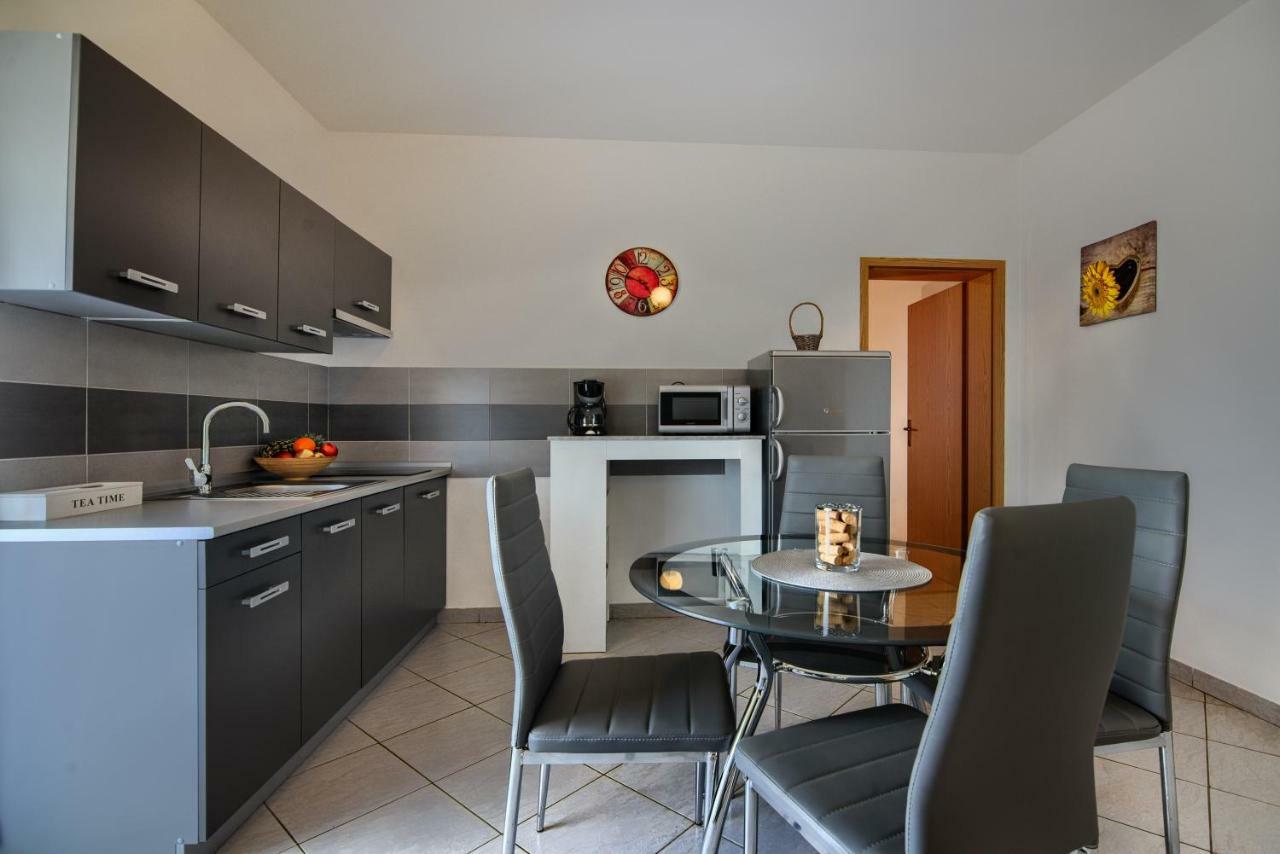 Apartment Mladenka Пула Экстерьер фото